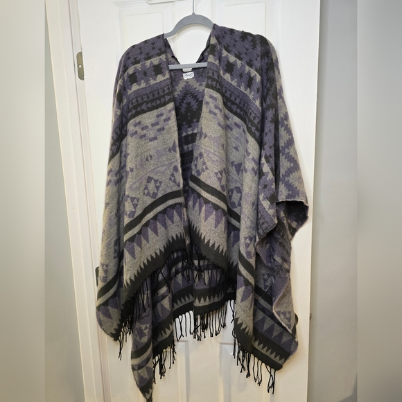 💥Sale💥Kismet Oversized Poncho - Picture 1 of 5